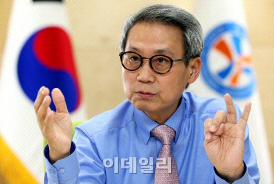 이근면 초대 인사혁신처장. (사진=이데일리 DB)
