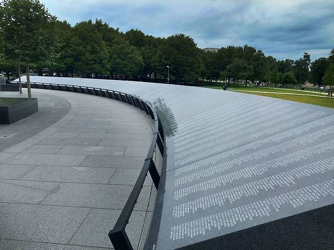 미국 워싱턴DC 한국전 참전용사기념공원의 '한국전 전사자 추모의 벽'. /뉴스1
