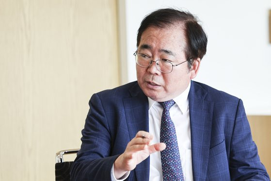 이하경 중앙일보 주필은 “한중이 현재 직면한 도전은 지난 30년 세월의 결과물로서, 우리로선 외교안보와 경제산업을 하나로 묶은 협의체 성격의 상시적 민관합동 비상시스템 구축이 필요하다”고 말했다. 김경록 기자