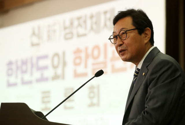 한일의원연맹 상임간사인 김한정 더불어민주당 의원이 10일 국회 의원회관에서 열린 '신(新)냉전체제 한반도와 한일관계 토론회'에서 개회사를 하고 있다./성형주 기자