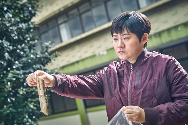 박찬욱 감독의 영화 ‘헤어질 결심’에 여연수 역으로 출연한 배우 김신영. 사진 CJ ENM