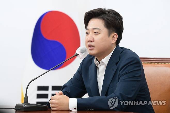 취임 1주년 기자간담회에서 발언하는 이준석 대표 (서울=연합뉴스) 하사헌 기자 = 국민의힘 이준석 대표가 12일 오후 서울 여의도 국회에서 열린 당대표 취임 1주년 기자간담회에서 발언하고 있다. 2022.6.12 [국회사진기자단] toadboy@yna.co.kr