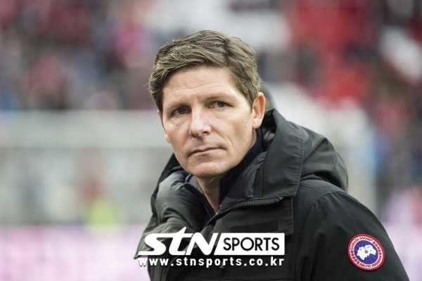 아인트라흐트 프랑크푸르트 올리버 글라스너 감독. 사진｜뉴시스/AP