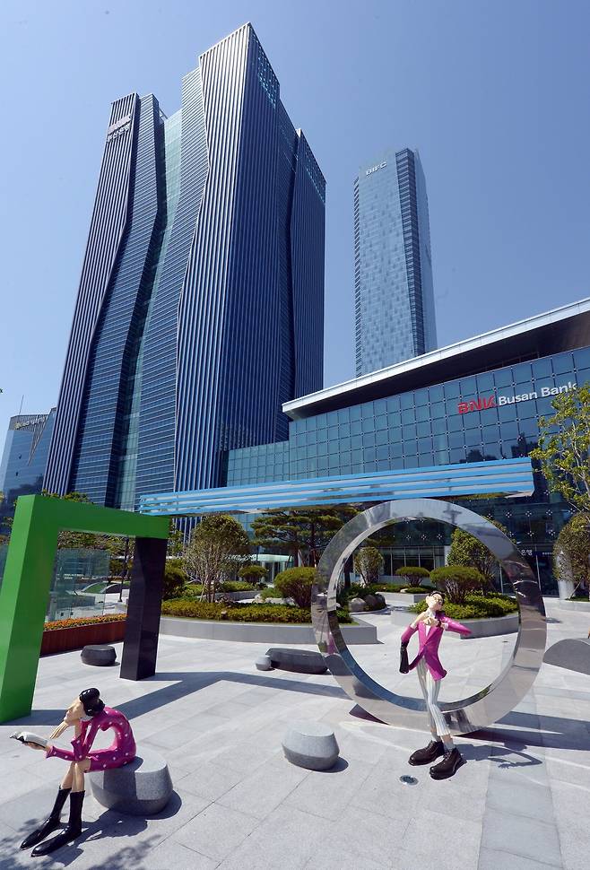 BNK금융그룹 본점 전경. /BNK금융그룹 제공