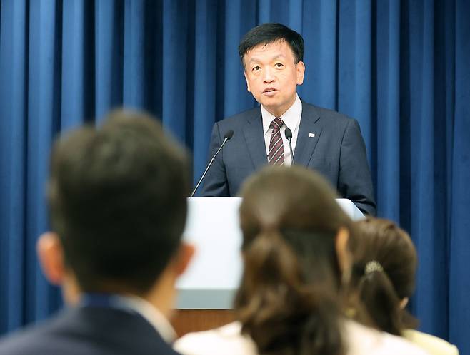 최상목 대통령실 경제수석이 11일 오후 서울 용산 대통령실 청사에서 윤석열 대통령 주재로 열린 제5차 비상경제민생회의 내용에 대해 브리핑하고 있다. /연합뉴스