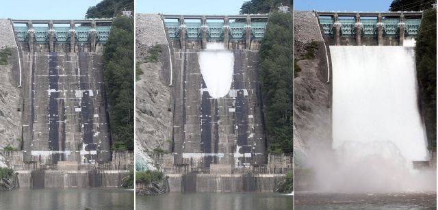 강원도 춘천 소양강댐이 11일 오후 3시부터 수문을 열고 물을 쏟아내고 있다. 왼쪽부터 차례로 수문 개방 전과 방류 이후의 장면. 연합뉴스