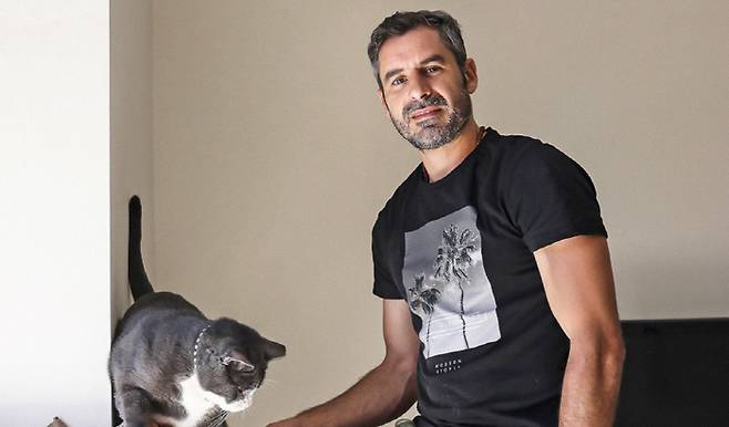 방화범으로 몰려 11개월간 억울한 옥살이를 한 테오도시스 카쿠리스.[사진 제공 = 그릭 헤럴드 캡처]