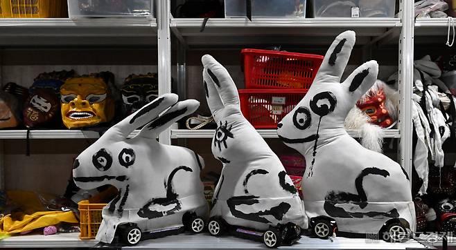 국립창극단 ‘수궁가’(2011), RC카에 올라탄 토끼 임세준 기자