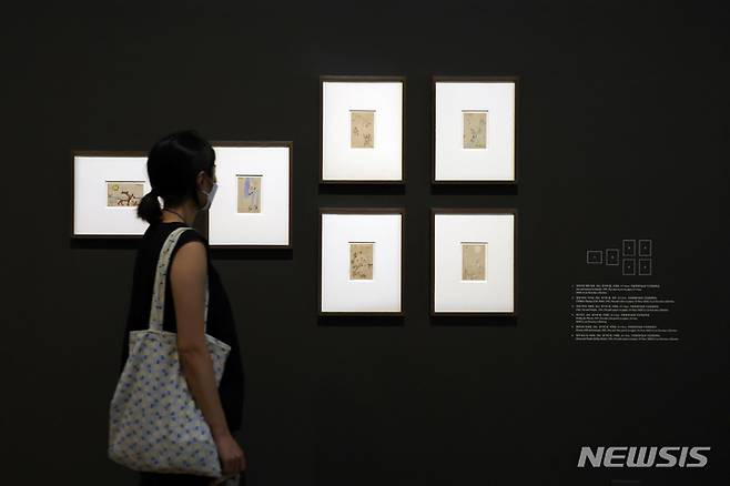 [서울=뉴시스] 박진희 기자 = 국립현대미술관이 9일 서울 종로구 서울관에서 'MMCA 이건희컬렉션 특별전: 이중섭' 언론 공개행사를 갖고 이중섭 작가의 작품을 전시하고 있다. 전시는 오는 12일부터 2023년 4월 23일까지. 2022.08.10. pak7130@newsis.com