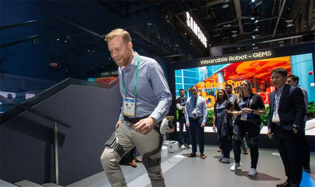 삼성전자가 CES 2019에서 선보인 웨어러블 보행보조 로봇 GEMS-H. [삼성전자]