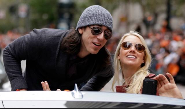 팀 린스컴(왼쪽)과 그의 아내. AP연합뉴스