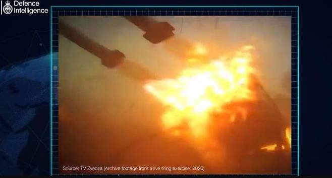 TOS-1A 다연장 로켓 발사대에서 발사되는 열압력탄 / 사진=연합뉴스