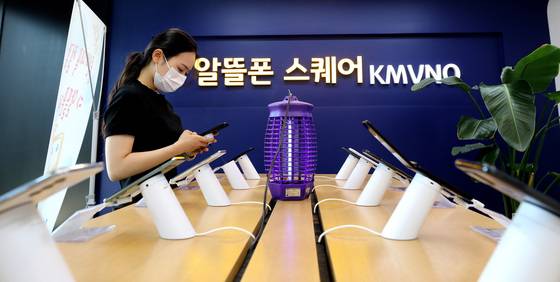 서울 시내에 위치한 알뜰폰 스퀘어 매장 모습. 2022.6.21/뉴스1