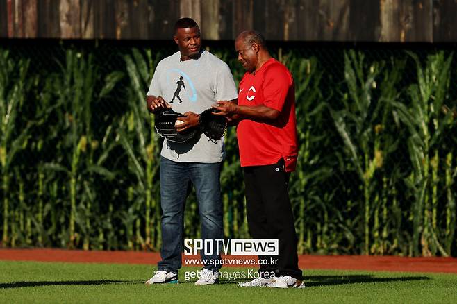 ▲ 켄 그리피 주니어와 시니어.