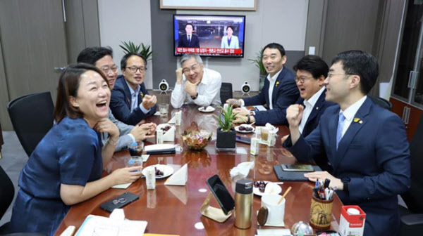 지난 2020년 민주당 처럼회 소속 의원들의 사진. (사진= 김기현 의원 SNS)