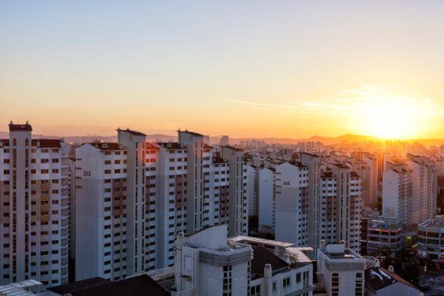온통 비슷한 가게와 아파트가 들어찬 일산에서 나는 성인이 된 후 처음으로 길을 잃어버렸다. 게티이미지뱅크