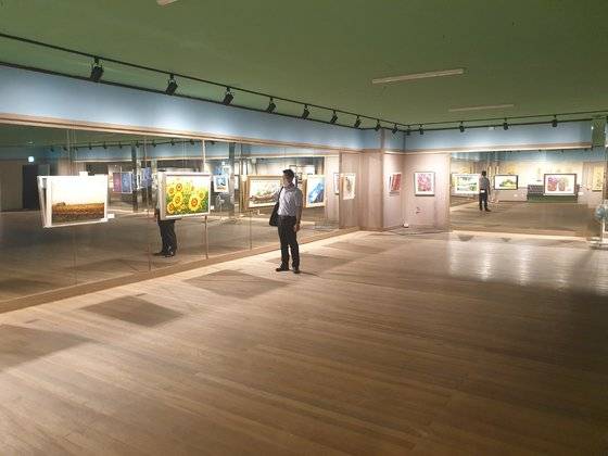 미술 전시장으로 변한 파주시 파주읍 연풍리 소재 옛 무도장 지난 11일 모습. 전익진 기자