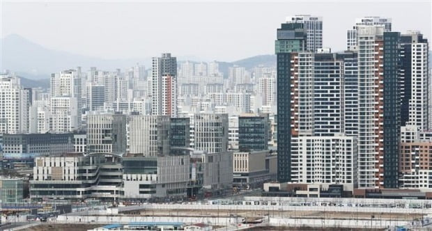 세종 대평동에서 바라본 시내에 아파트가 빼곡히 들어서 있다. 사진 제공=연합뉴스