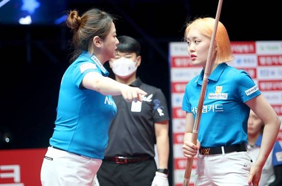 PBA 팀리그 1라운드 여자복식에서 6승1패(승률 0.857)로 8개팀 중 최고 호흡을 보여준 NH농협카드 김민아-김보미. (사진=PBA제공)