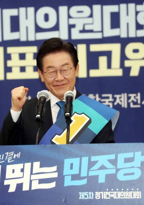 더불어민주당 이재명 당대표 후보가 13일 부산 동구 부산항컨벤션센터에서 열린 민주당 당대표 및 최고위원 후보자 부산 합동연설회에 참석, 자신의 정견을 발표하고 있다. / 사진제공=뉴시스