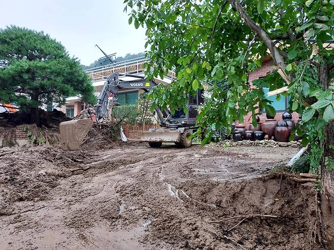 13일 경기 광주시 남한산성면 검복리 마을 복구작업 [독자 제공. 재판매 및 DB 금지]