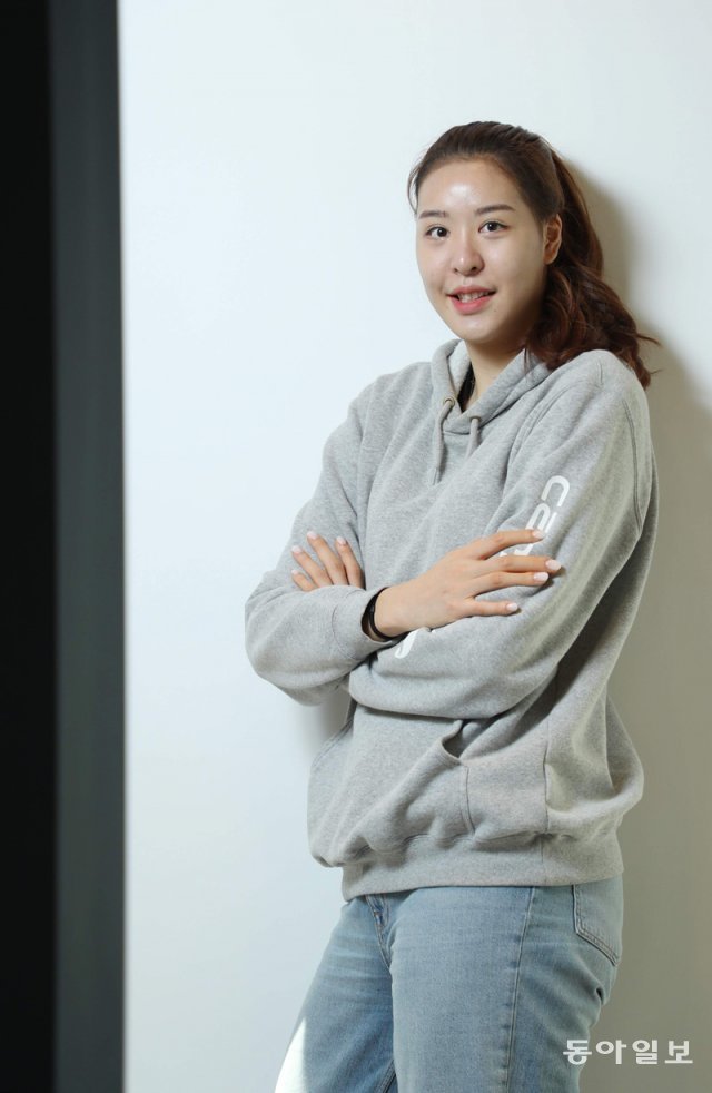 한국 여자농구의 간판 센터 박지수(KB스타즈). 박지수는 공황장애 초기 증세로 대표팀에서 물러났다. 신원건 기자 raputa@donga.com