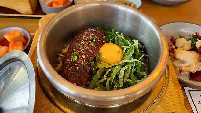 Babeuro’s Steak Sotbap (Kim Hae-yeon/ The Korea Herald)