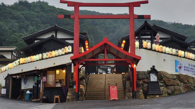 동두천시 탑동동 니지모리스튜디오 입구. 박재구 기자