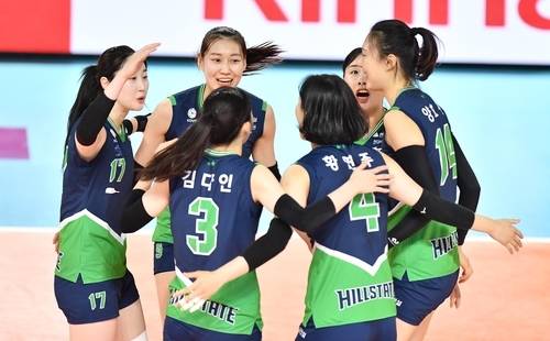 득점 후 기뻐하는 현대건설 선수들[한국배구연맹 제공]