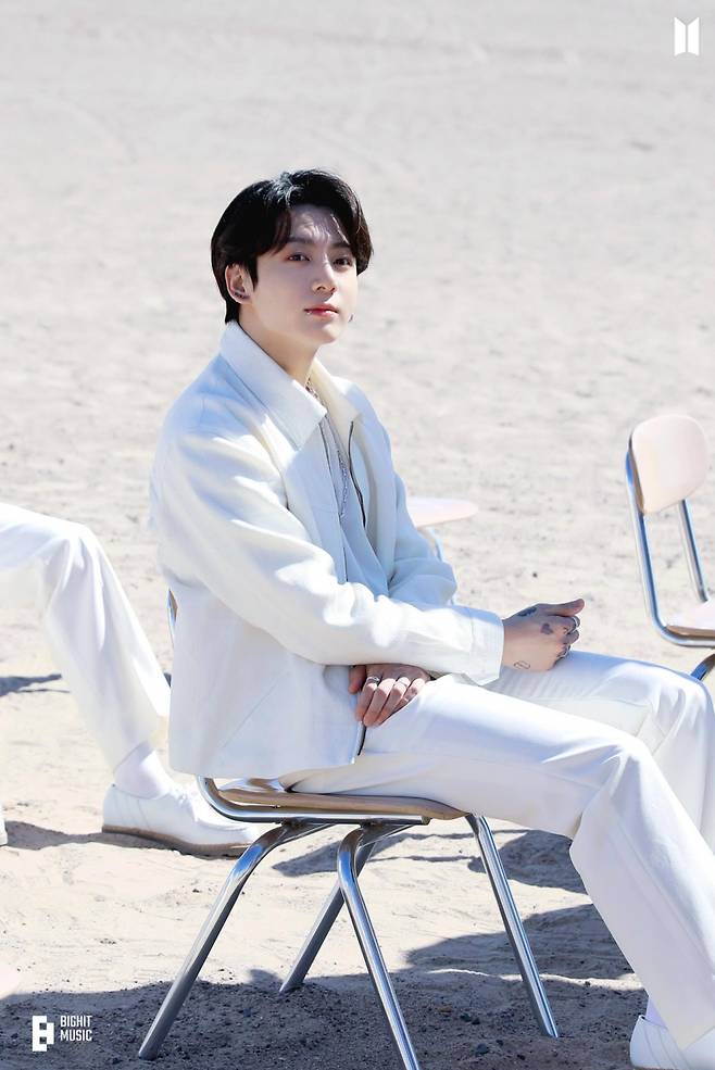 방탄소년단 정국, K팝 아이돌 최초·최장 美빌보드 '핫100' 6주 연속 차트인..매주 新기록 행진