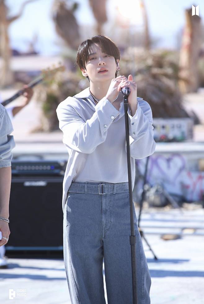 방탄소년단 정국, K팝 아이돌 최초·최장 美빌보드 '핫100' 6주 연속 차트인..매주 新기록 행진