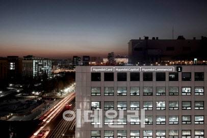 현대차금융그룹인 현대카드·현대캐피탈·현대커머셜 여의도 사옥 야경. [사진=이데일리DB]