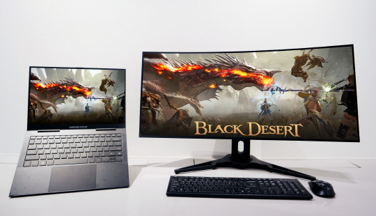 삼성디스플레이가 '게임스컴 2022'에서 선보일 노트북용 OLED 및 모니터용 QD-OLED. <삼성디스플레이 제공>