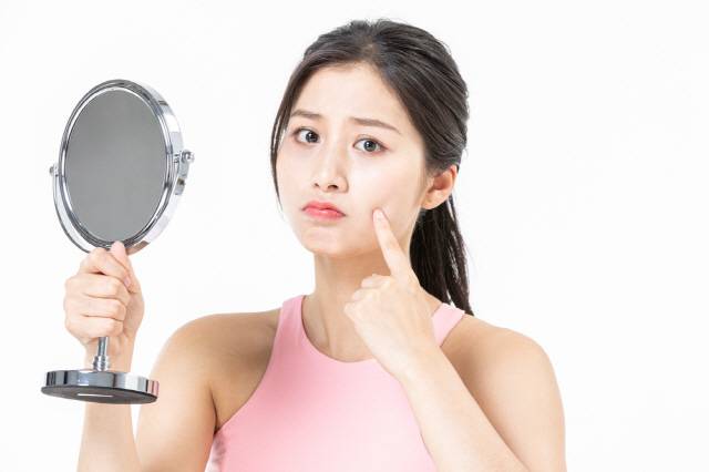 모낭염은 여드름과 증상이 비슷하지만, 치료법은 다르다./사진=클립아트코리아