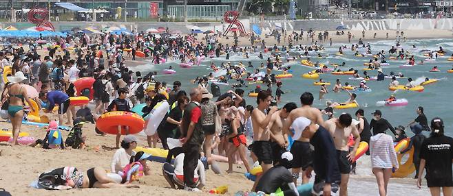 15일 부산해운대해수욕장.. 송봉근 기자