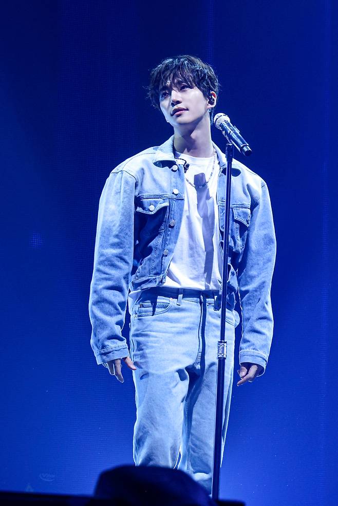 Singer-actor Lee Jun-ho performs during his fan concert “Before Midnight” at the SK Olympic Handball Gymnasium at Seoul’s Olympic Park, Sunday. (JYP Entertainment)