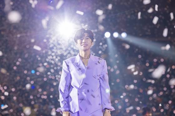 Trot singer Lim Young-woong performs during the final concert of his national tour "Im Hero" on Aug. 14 at southern Seoul’s KSPO Dome. [MULGOGI MUSIC]