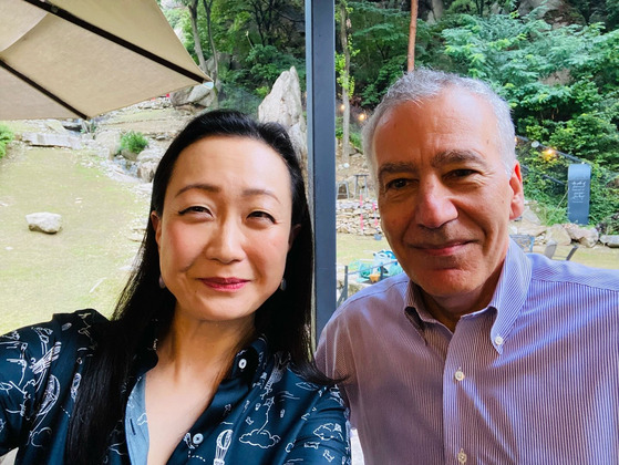 U.S. Ambassador to Korea Philip Goldberg, right, with “Pachinko” (2017) author Min Jin Lee [SCREEN CAPTURE]