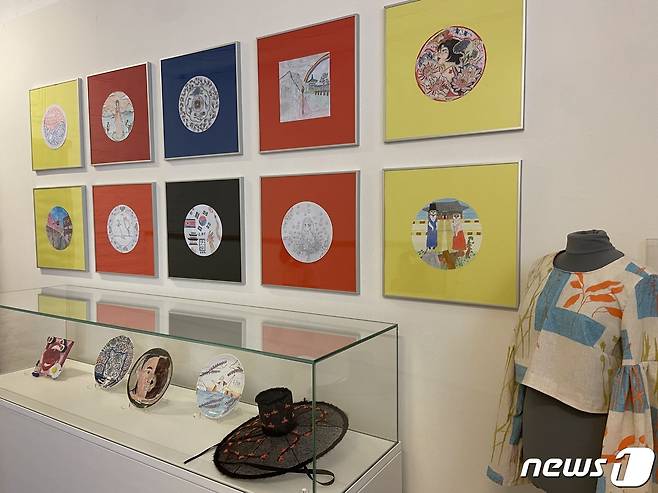 한국문화 교육 워크숍을 통해 지역주민들과 학교의 학생들은 활발한 작품 활동을 함께하였다. ⓒ 차현정