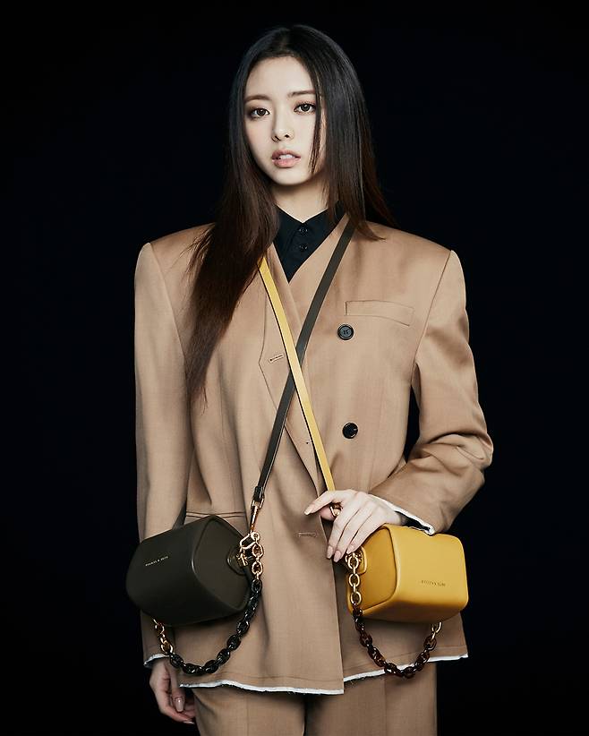 사진 : 찰스앤키스(CHARLES & KEITH), 2022 가을 캠페인 WITH 브랜드 앰버서더 ITZY(있지)