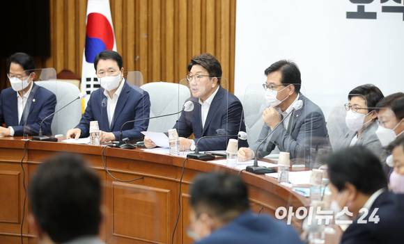 권성동 국민의힘 원내대표가 16일 오전 서울 여의도 국회에서 열린 원내대책회의에서 모두발언을 하고 있다. [사진=김성진 기자]