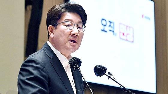 권성동 국민의힘 원내대표가 16일 서울 여의도 국회에서 열린 국민의힘 의원총회에서 발언하고 있다. 김성룡 기자