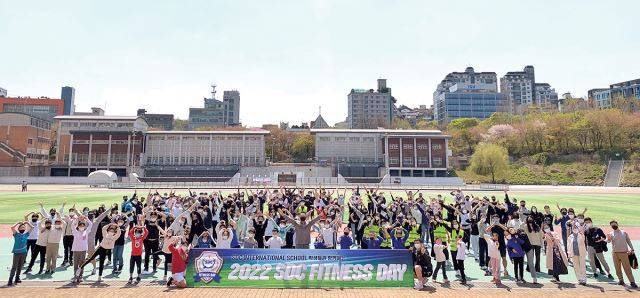 홀리씨즈교회 교회학교 SDC인터내셔널스쿨은 독특한 인재 양성 프로그램으로 국내외서 주목받고 있다. 지난 4월에 개최된 SDC 피트니스 데이 행사 모습.