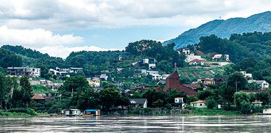 경기도 양평의 한 전원주택 밀집 지역. 일대 앞으로 남한강이 흐른다. (윤관식 기자)