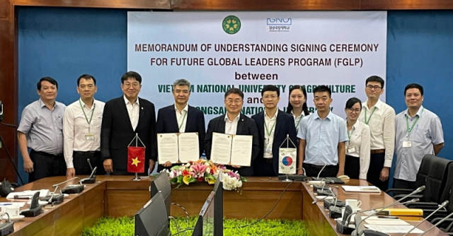 ▲15일 경상국립대와 베트남국립농업대학은 베트남국립농업대학에서 업무협약을 체결했다.ⓒ경상국립대