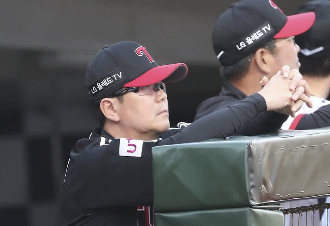 - LG 트윈스 류지현(왼쪽 첫 번째) 감독. 연합뉴스