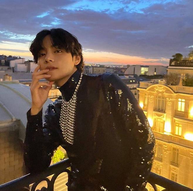 방탄소년단 뷔 'Sweet Night' 스포티파이 2억 4500만 돌파..韓OST 최단·최고 'Record Setter V'