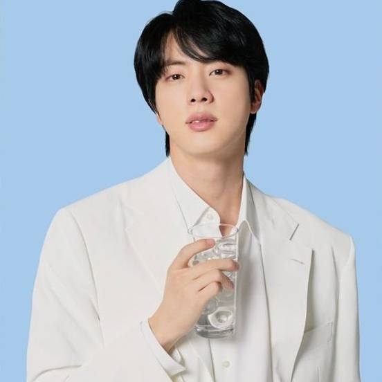 방탄소년단 진, 순백의 아름다움.."아이스 왕자♡"