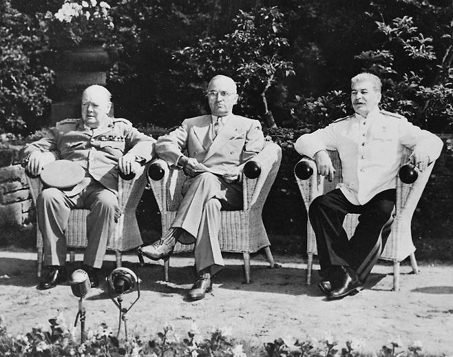 영국-미국-소련 정상 포츠담 회담(1945년 7월 26일) 왼쪽부터 윈스턴 처칠, 해리 트루먼, 이오시프 스탈린 [교도=연합뉴스 자료사진]