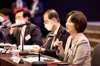 이영 중소벤처기업부 장관이 17일 중기중앙회에서 열린 '중소기업 규제개혁 대토론회'에 참석해 모두발언을 하고 있다. (중기중앙회 제공)